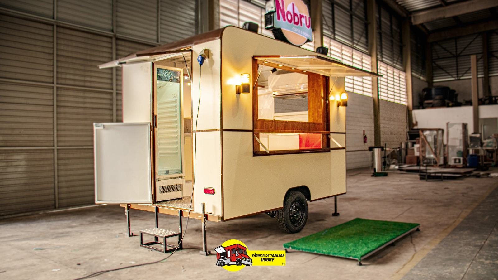 Trailer Nobru Coffee & Donuts em produção na fábrica da Trailers Hobby