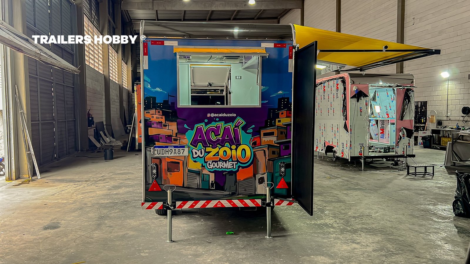 Vista traseira do trailer Açaí du Zoio