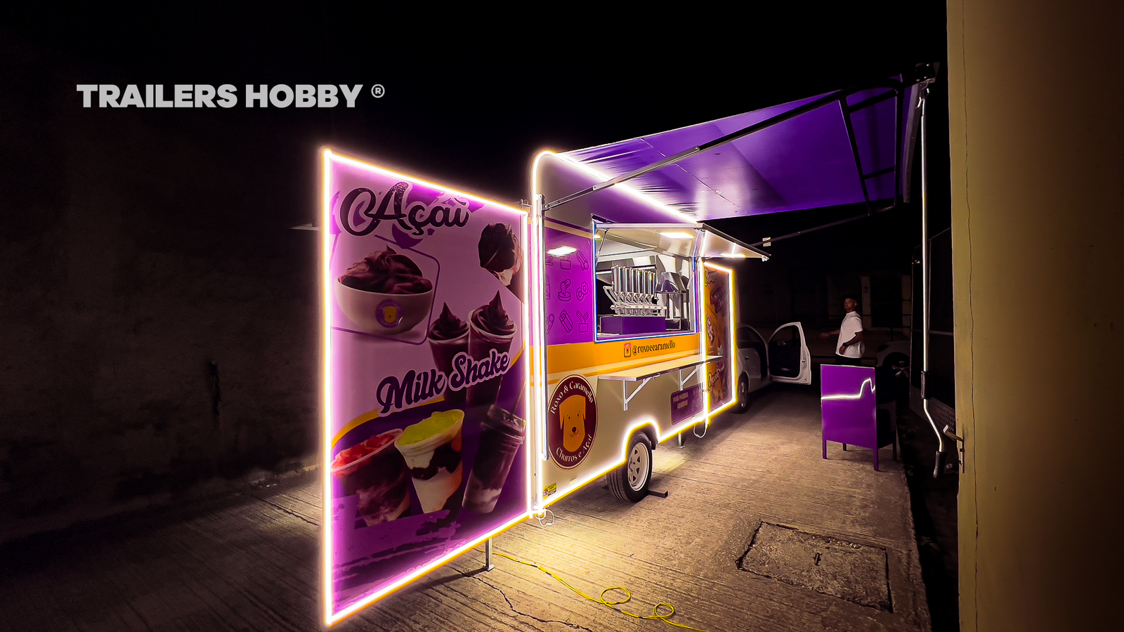 Área de atendimento do trailer Roxo e Caramelo